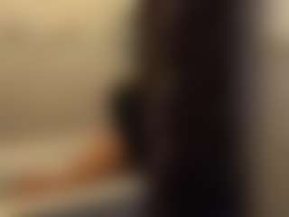 WifeyKey MILF webcam performer live streaming