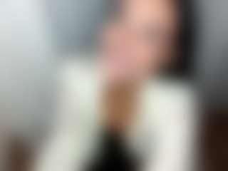 Live cam show with Ely - Public Curvy on hrnylive.com