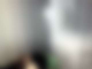 Live cam show with Ely - Teen (18+) on livesuperchat.net