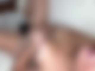 Live cam show with Ely - Deepthroat on xDating