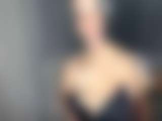 Spettacolo in cam dal vivo con Ely - Control su Camsoda