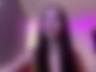 Live cam show with Evelyn - Facial Piercings on CamClone