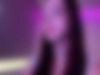 Live cam show with Evelyn - Shaved Pussy Brown Hair on Camsoda