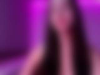 Evelyn's Live Sex Cam Show