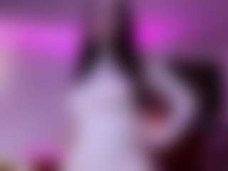 Live cam show with Evelyn - Strip Teen (18+) on Dolls Live