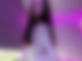 Live cam show with Evelyn - Bedroom Brown Hair on Camsoda Late Night