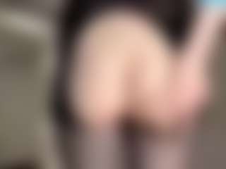 Live cam show with Evelyn - Ass Bouncing on Fit Hotties