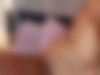 KissMeAri's Live Sex Cam Show