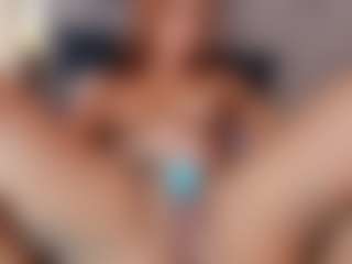 KissMeAri's Live Sex Cam Show