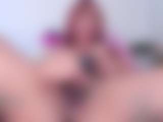 Live cam show with KissMeAri - Nails on Camsoda