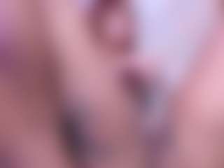 KissMeAri's Live Sex Cam Show