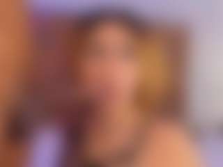 Live-Cam-Show mit KarahSky - Strip auf Camsoda