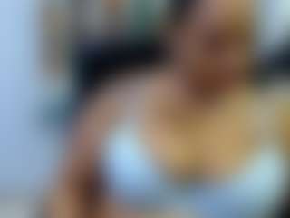 Spettacolo in cam dal vivo con BigFluff33xx - Average su Camsoda