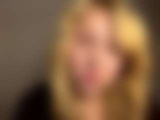 Live cam show with LienGuillereault - Shaved Pussy on Camsoda