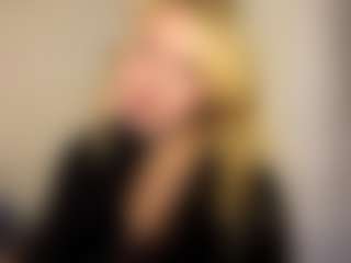 Live cam show with LienGuillereault - New BBW on StripNow