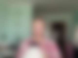 Spettacolo in cam dal vivo con LoidaBole - Hairy Pussy Latina su Camsoda