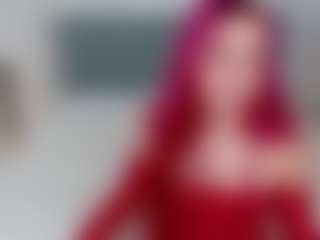 Live cam show with Renesmie - New Small Tits on Livezox