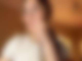 Spettacolo in cam dal vivo con TeriNunery - Hairy Pussy Brown Hair su Camsoda