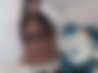 Live cam show with Olivia - Petite on AdultVida.com