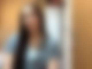 Live cam show with Kira - Shaved Pussy Teen (18+) on Camsoda