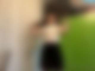 Live cam show with Kira - Average on AdultVida.com
