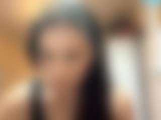Live cam show with Kira - New Shaved Pussy on StripNow
