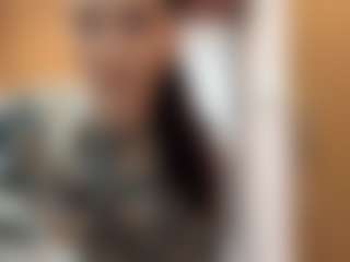 Live cam show with Kira - Shaved Pussy on CamwithHer