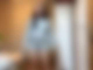 Live cam show with Kira - Amateur Brown Hair on CamwithHer