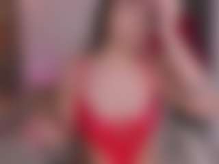 Live cam show with Sienna-Aniston - Oil on Camsoda