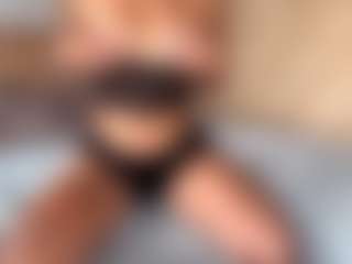 Live cam show with HoaStarratt - New Brown Eyes on TastyBlacksLive