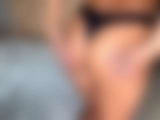 Live cam show with HoaStarratt - Bedroom Teen (18+) on boobsie.com