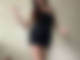 Live cam show with Kate - Petite Teen (18+) on Camsoda