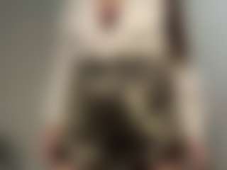 Live cam show with Kate - Tittyfuck on luckytryst.com