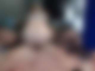 tiptoethruroses's Live Sex Cam Show