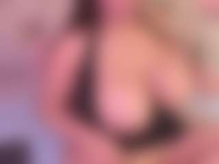 EmaValvet's Live Sex Cam Show