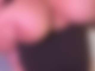 EmaValvet's Live Sex Cam Show