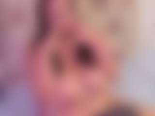 EmaValvet's Live Sex Cam Show