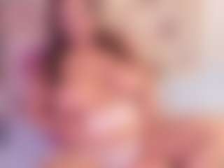 EmaValvet's Live Sex Cam Show