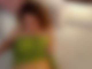Live cam show with Amelya-Wood - Spank Brown Hair on boobsie.com