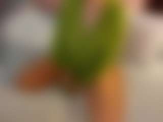 Live cam show with Amelya-Wood - Cute on LiveSexCams6