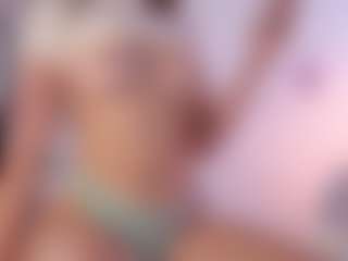 Live cam show with Sienna - Green Eyes on CamClone