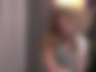 Live cam show with MariHamacher - Bedroom on xxxlivecams.org
