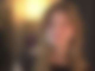 Live cam show with MariHamacher - Camel Toe on Dolls Live