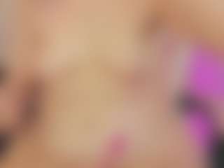 Live cam show with MilenaWintsor - BBW on Livezox