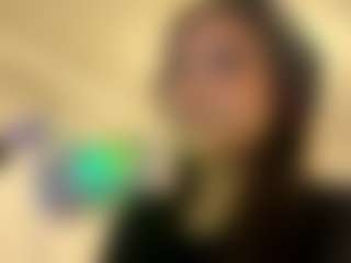 Live cam show with CaroleePhilogene - New Brown Eyes on AdultVida.com