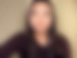 Live cam show with Mia - New Teen (18+) on livesuperchat.net
