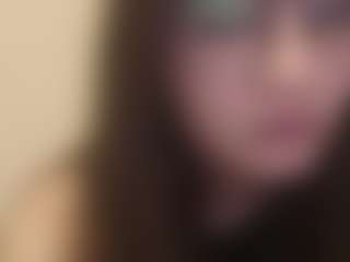 Live cam show with Mia - Handjob on CamClone