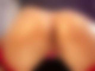 Live cam show with LisaBonna - New Foot Fetish on TeamSkeetLive