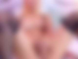 Live cam show with Mari-Luna - Squirt Teen (18+) on Uber Horny