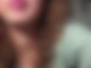 Live cam show with NenaCrenwelge - Sucking on Camsoda